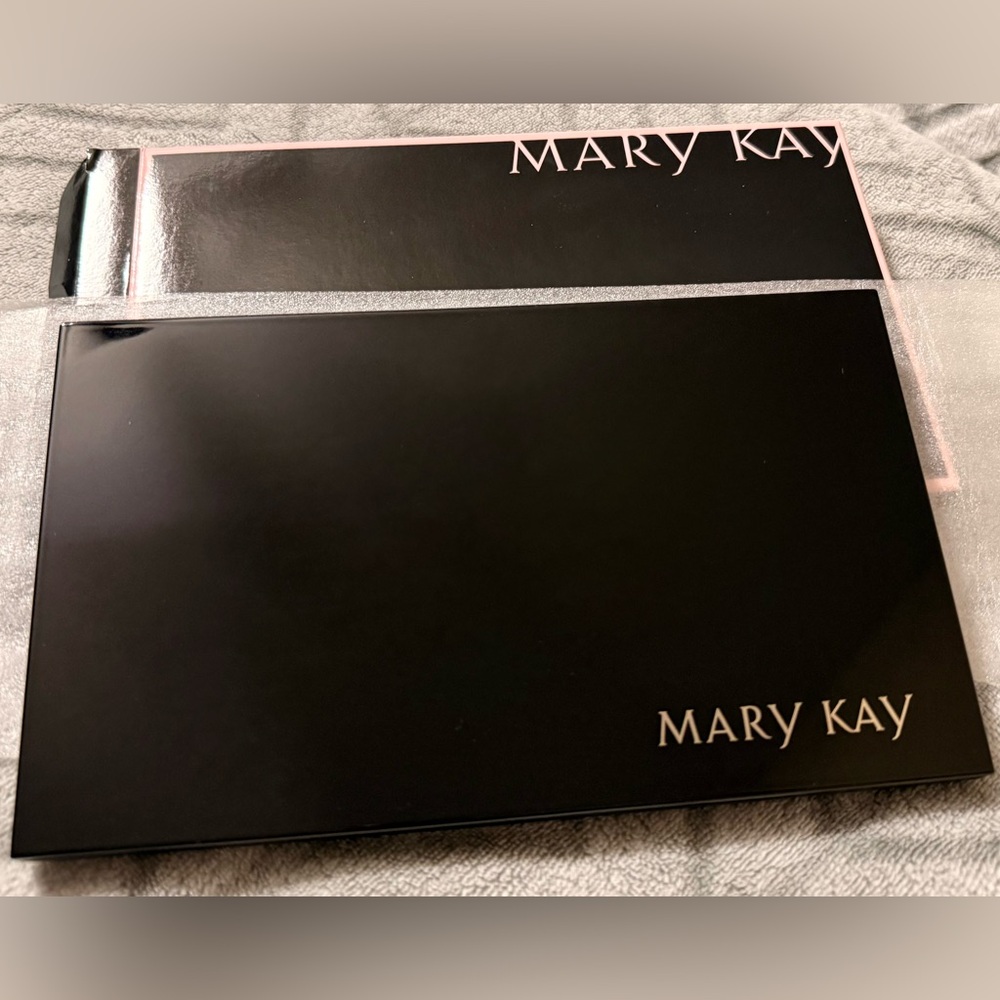 Mary Kay Sleek Black Cosmetic Case